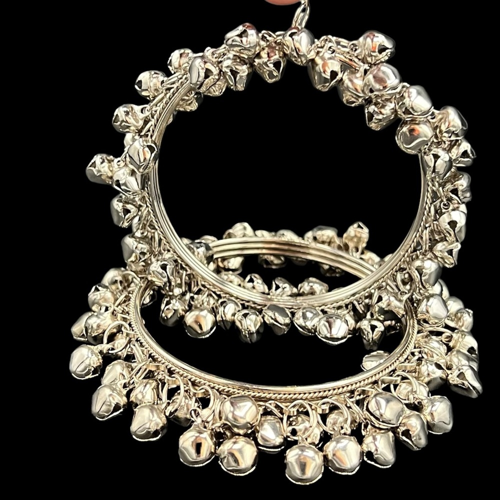 Bells bangles (bracelet)